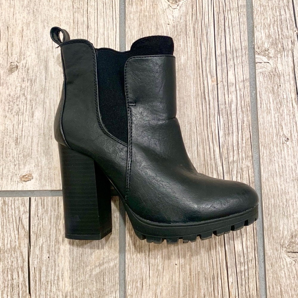 Black heeled boots